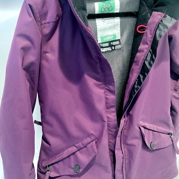 Women’s 686 Ski Jacket - Picture 6 of 12